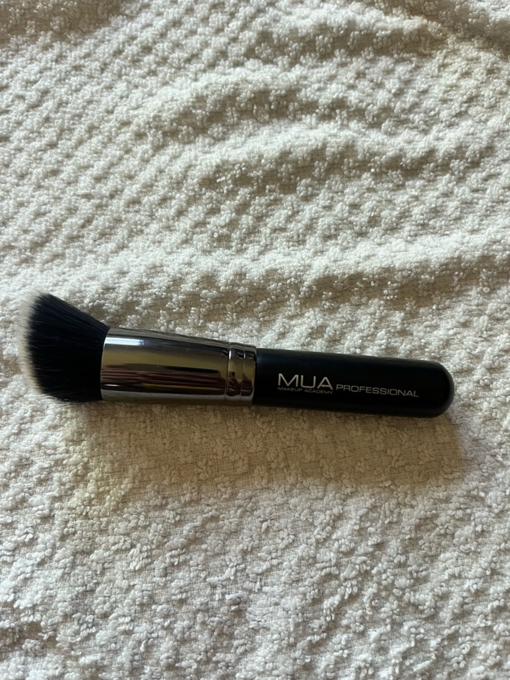 Makeup Academy MUA #22 highlighter  Brush